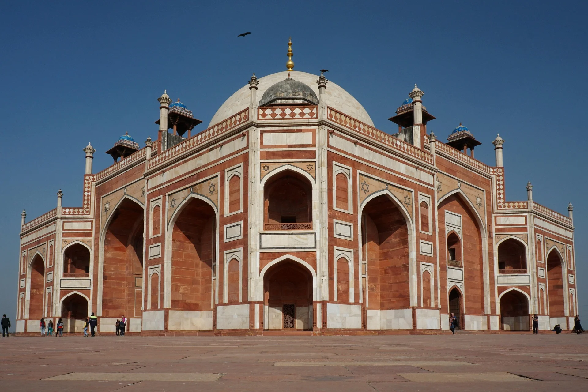 The Ultimate Delhi Travel Guide: Markets, Monuments, and Food You Can’t Miss